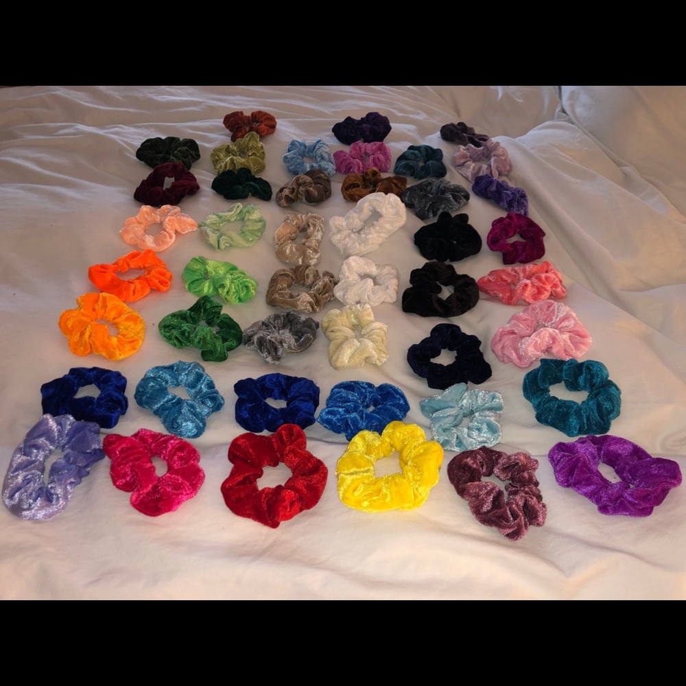 🌻 Velvet Scrunchies 🌻